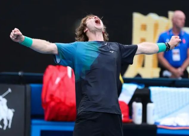 现出极大担 现出极大担